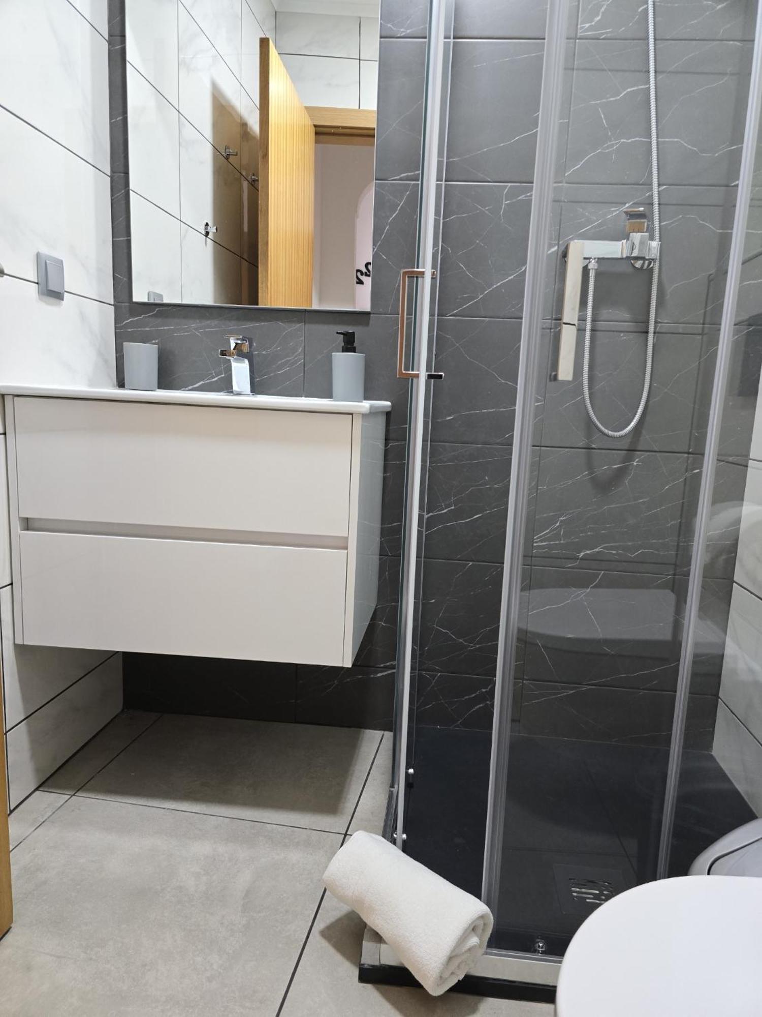 Lc'S Guesthouse Lagos Ngoại thất bức ảnh