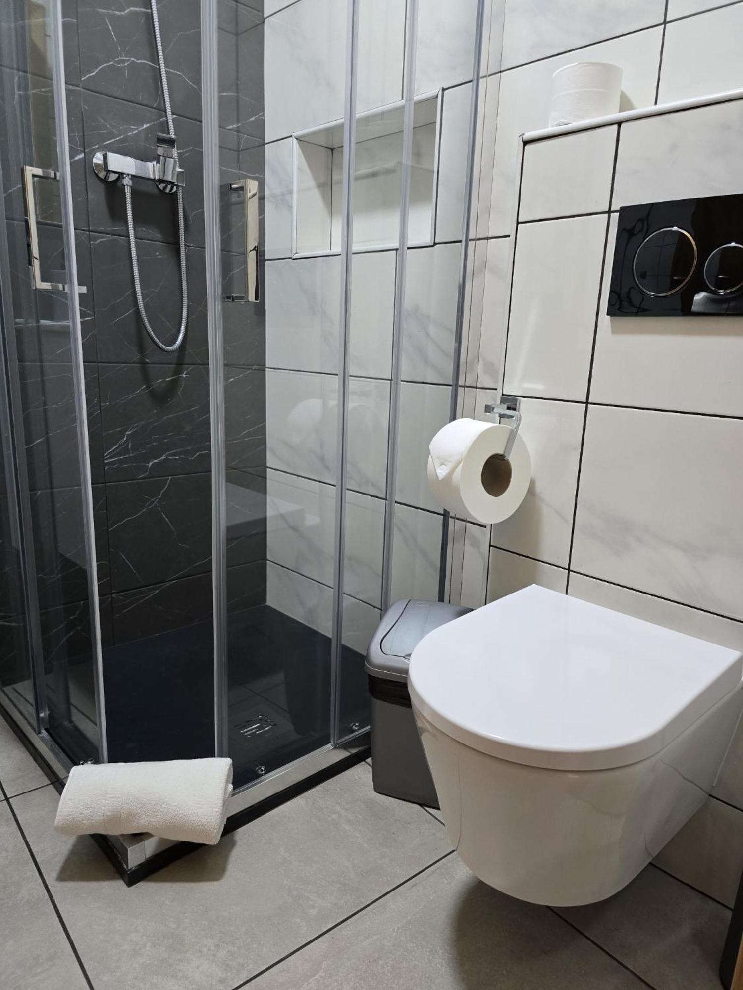 Lc'S Guesthouse Lagos Ngoại thất bức ảnh