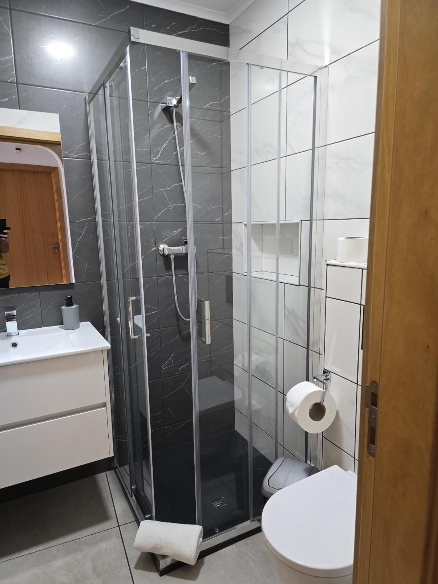 Lc'S Guesthouse Lagos Ngoại thất bức ảnh