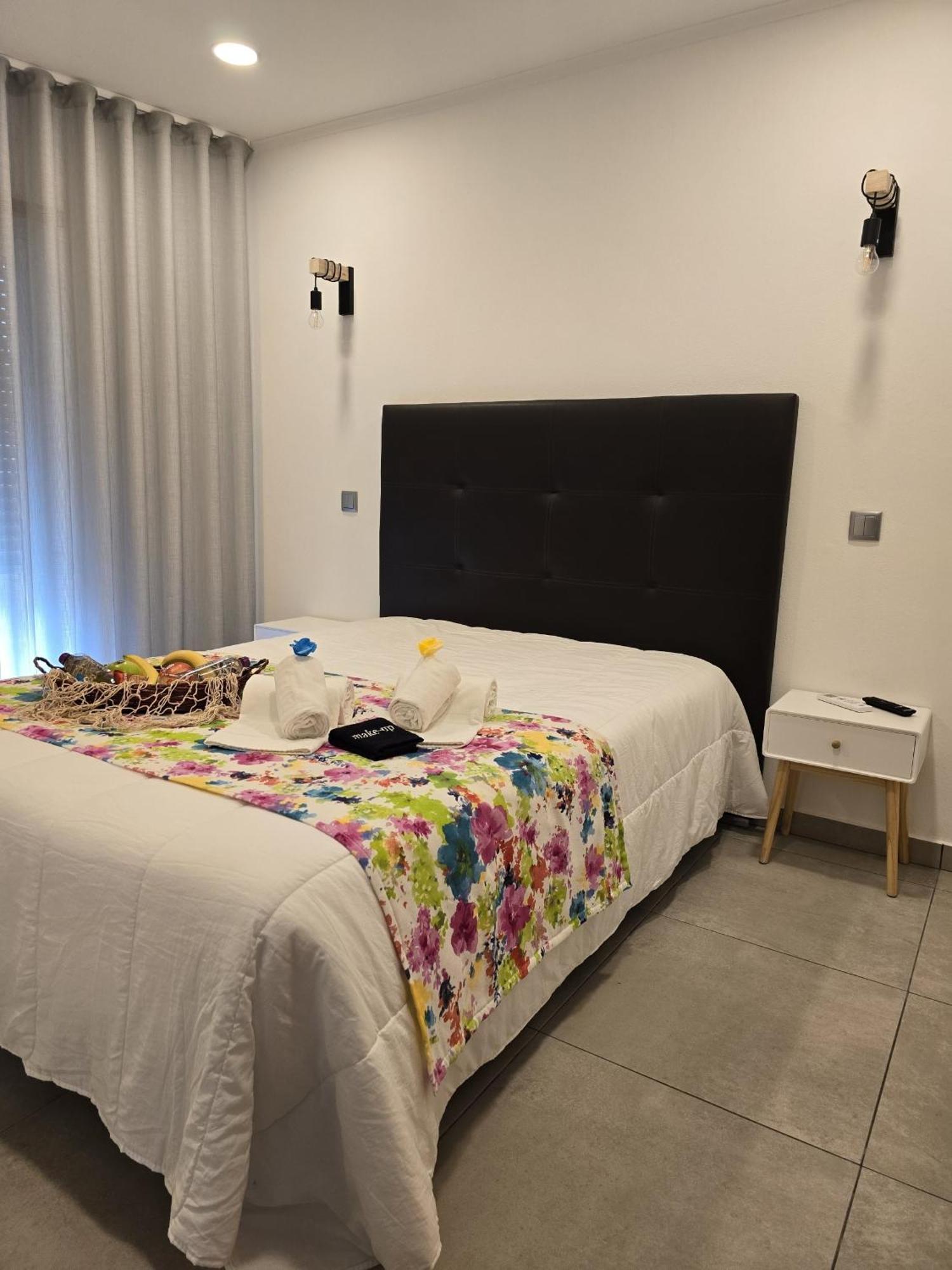 Lc'S Guesthouse Lagos Ngoại thất bức ảnh