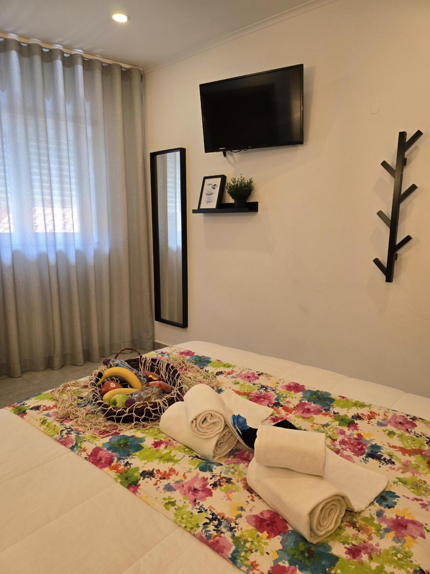 Lc'S Guesthouse Lagos Ngoại thất bức ảnh