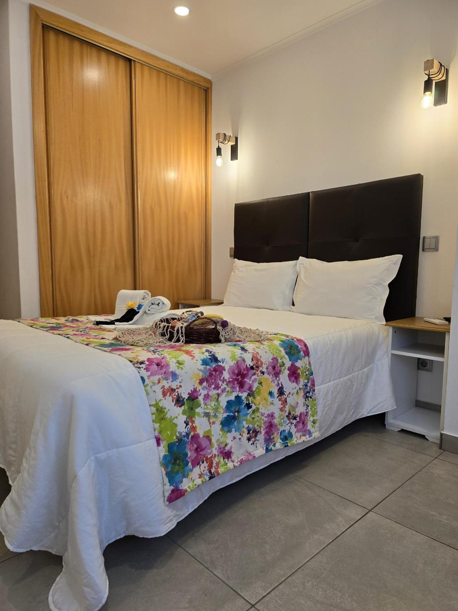 Lc'S Guesthouse Lagos Ngoại thất bức ảnh