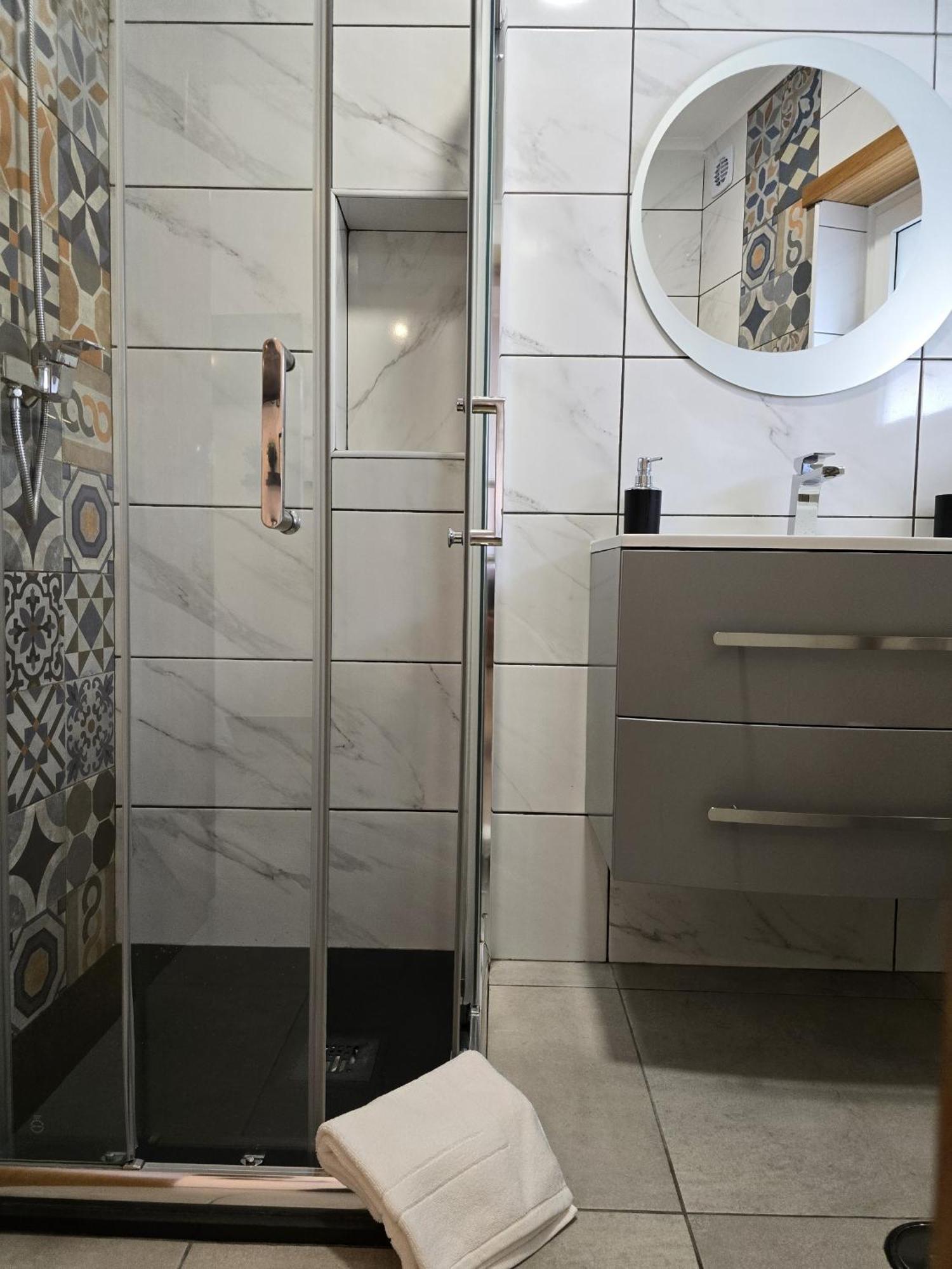 Lc'S Guesthouse Lagos Ngoại thất bức ảnh